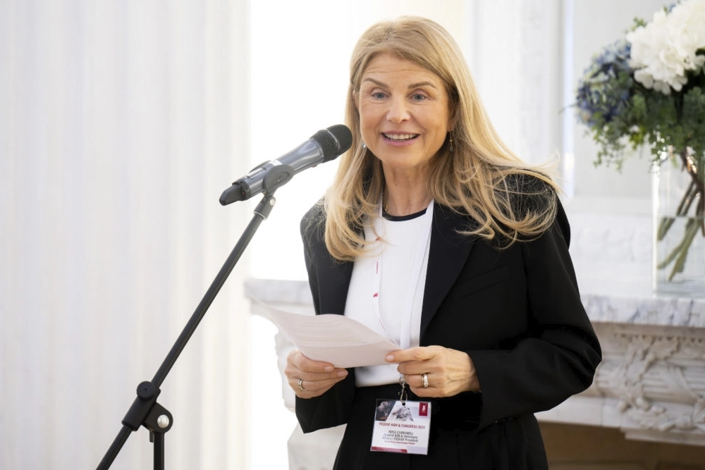 La veterinaria española Rosa Carbonell, reelegida presidenta de la industria europea de alimentación para mascotas